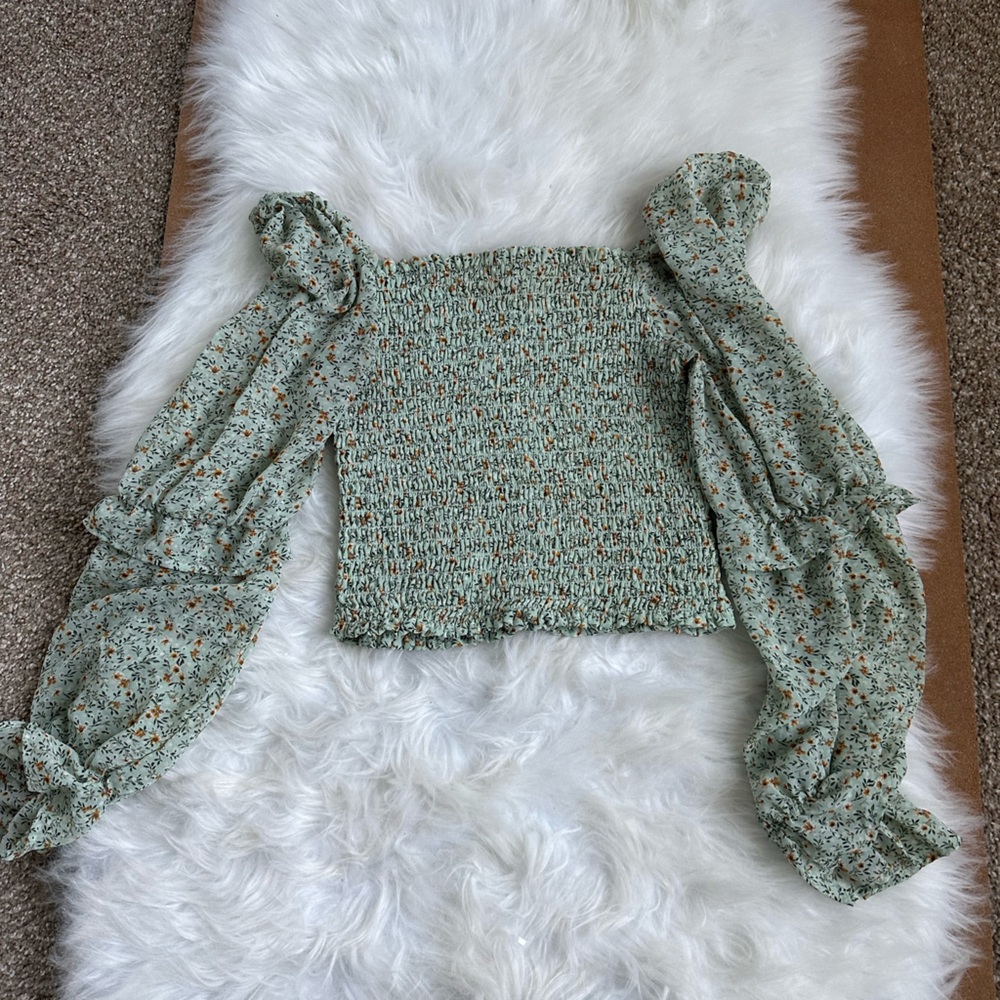 Bohemian crop top. Worn only once! Great for Fall, summer and spring!